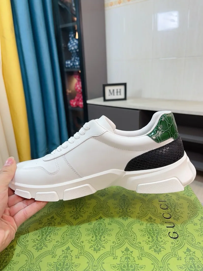 Men's shoes 💰560🌹🌹GUCCI [Gucci] New high-end brand of men's shoes, the latest fashionable casual men's shoes, trendy and versatile, relaxed and sporty style, uppers imported from Italy, first-layer cowhide, genuine leather lining, and ultra-fine workmanship. Original personalized fashionable rubber wear-resistant outsole, light and comfortable on the foot, size 38-44